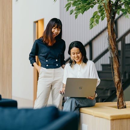 modern-office-lounge-collaboration-laptop