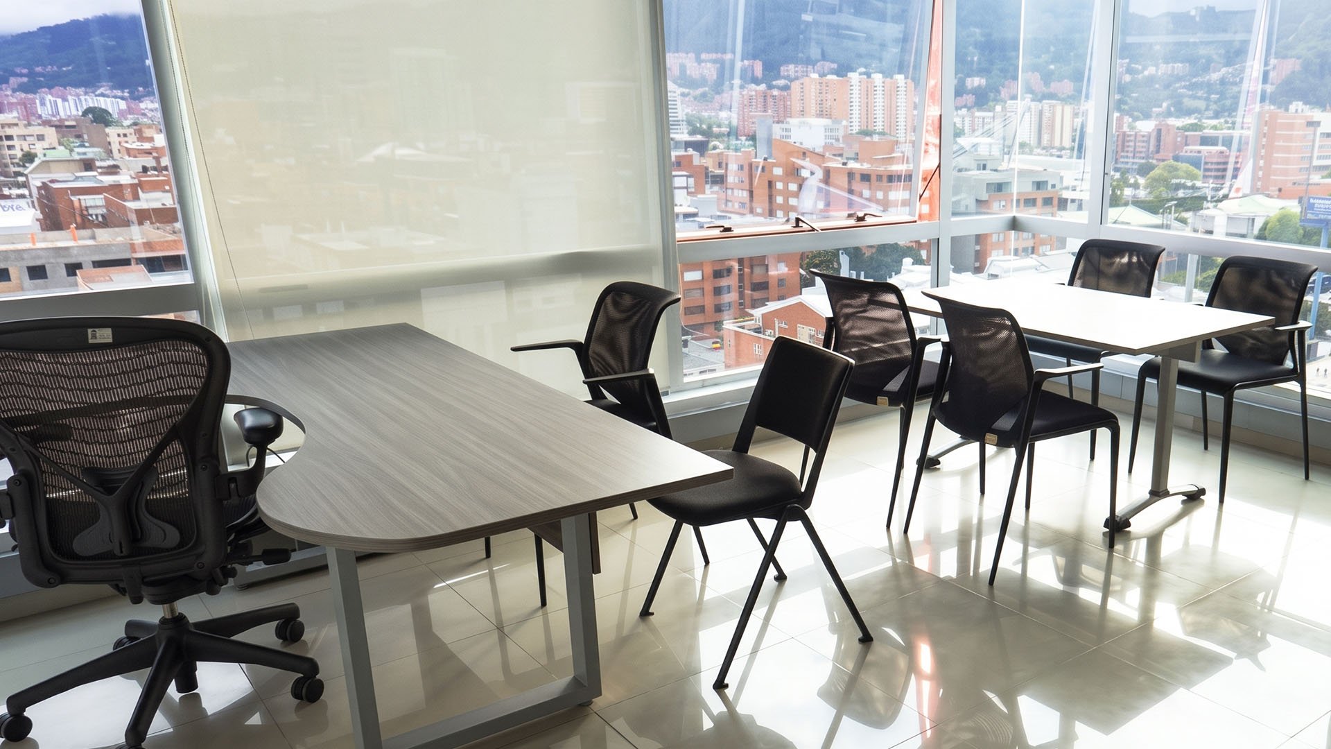 megatower-bogota-private-office-2